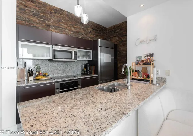 4th image of 950 Brickell Bay Dr #4701, Miami, FL 33131 | MLS# A12040805