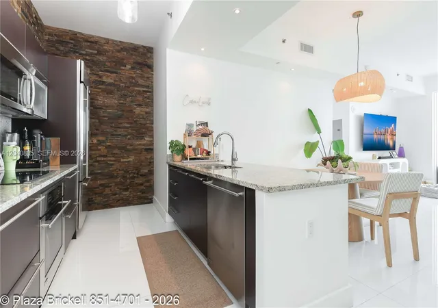 5th image of 950 Brickell Bay Dr #4701, Miami, FL 33131 | MLS# A12040805