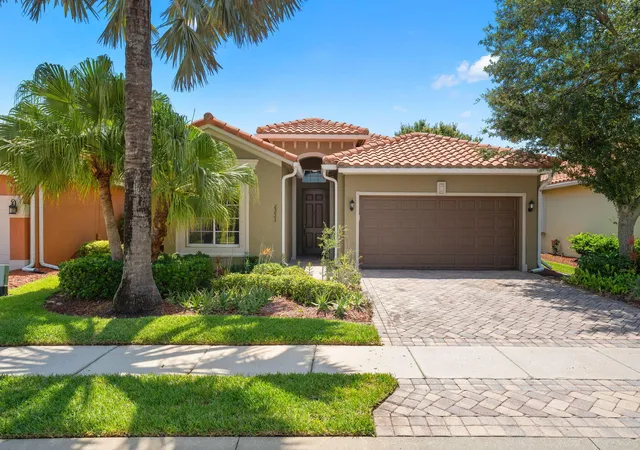 Photo 1 of Single family home for sale at 6223 Dorchester Way, Vero Beach, FL 32966 | MLS# B26043843 | Listing updated on 2026-10-08