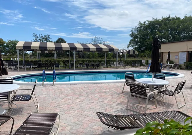 Homes for sale in Sunrise, FL | 8861 Sunrise Lakes Boulevard, Sunrise, FL 33322 | Houzeo