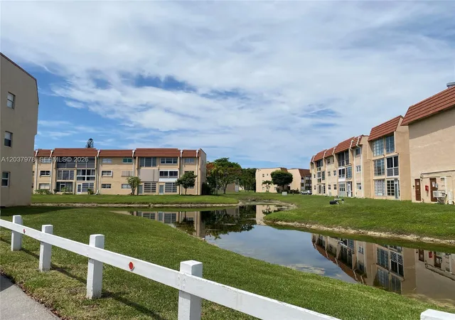 Homes for sale in Sunrise, FL | 8861 Sunrise Lakes Blvd #311, Sunrise, FL 33322 | MLS# A12037978