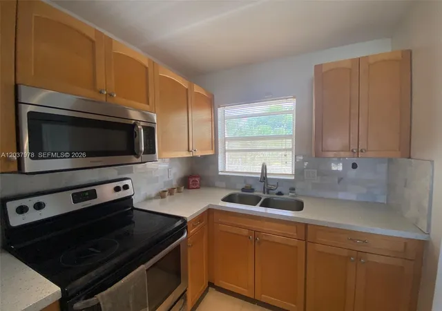 Homes for sale in Sunrise, FL | 8861 Sunrise Lakes Blvd #311, Sunrise, FL 33322 | MLS# A12037978