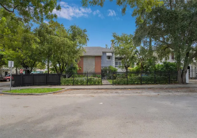 1st image of 405 Sw 11th Ave, Miami, FL 33130 | MLS# A12040816