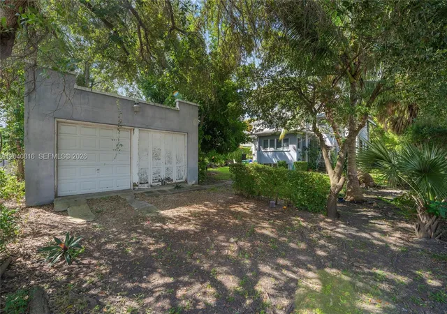 32nd image of 405 Sw 11th Ave, Miami, FL 33130 | MLS# A12040816