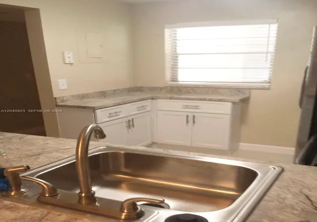 4th image of 9235 Lagoon Pl #109, Davie, FL 33324 | MLS# A12040823