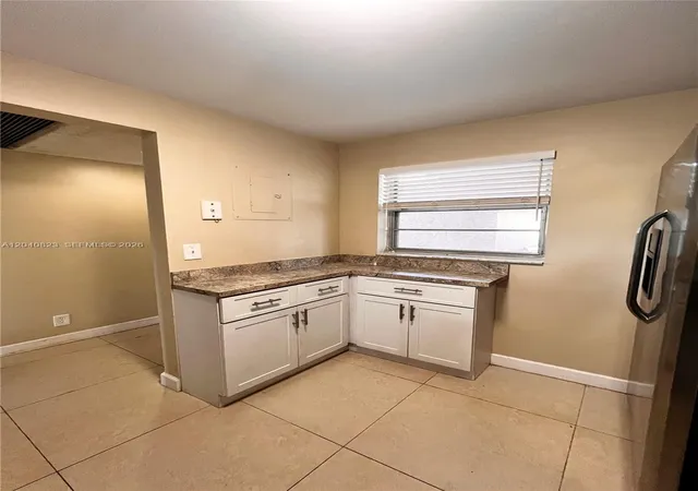 5th image of 9235 Lagoon Pl #109, Davie, FL 33324 | MLS# A12040823