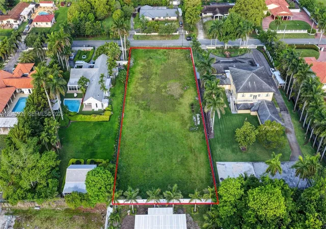 2nd image of 365 Nw 128th Ave, Sweetwater, FL 33182 | MLS# A12040926