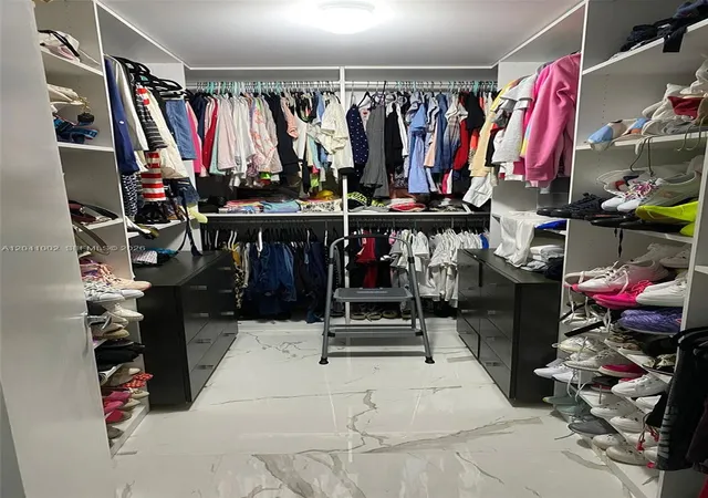 2nd image of 17301 Biscayne Blvd, North Miami Beach, FL 33160