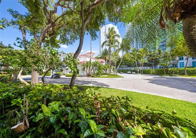 4th image of 3255 Ne 184Th St, Aventura, FL 33160