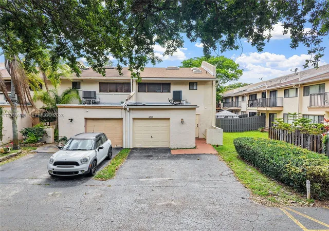1st image of 4293 N 76th Ave, Davie, FL 33024 | MLS# A12039940