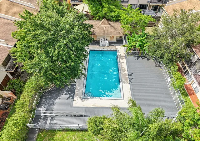 34th image of 4293 N 76th Ave, Davie, FL 33024 | MLS# A12039940