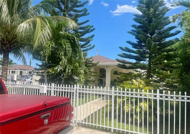 2nd image of 521 Nw 32nd Pl, Miami, FL 33125 | MLS# A12040274