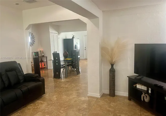 3rd image of 521 Nw 32Nd Pl, Miami, FL 33125 | MLS# A12040274