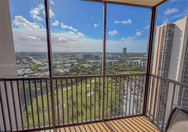 4th image of 20335 W Country Club Dr #2102, Aventura, FL 33180 | MLS# A12041182
