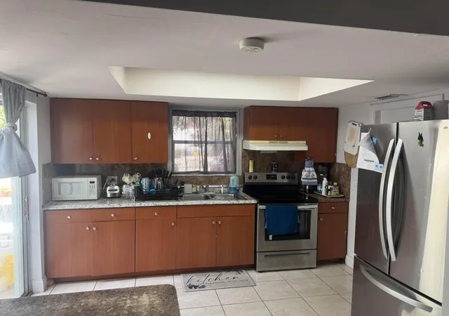2nd image of 910 N F St, Lake Worth Beach, FL 33460 | MLS# B26044135