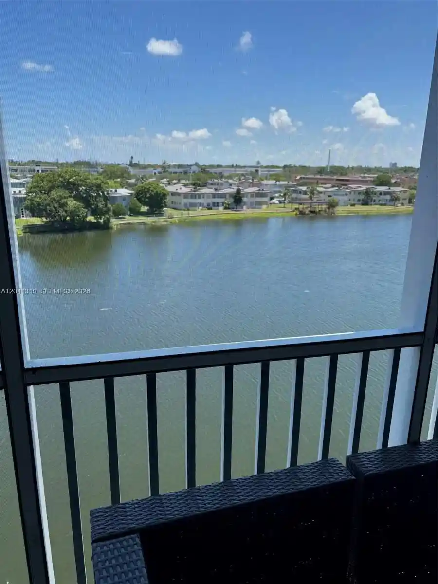 Listing Photo 1 - Condo for sale in 1750 NE 191st St located at 1750 NE 191st St, North Miami Beach, FL 33179 - Unit #627-4