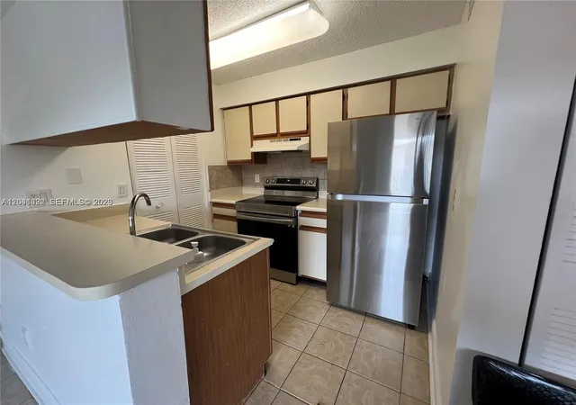 Homes for sale in Pompano Beach, FL | 1227 Sw 46Th Ave #304, Pompano Beach, FL 33069 | MLS# A12041322