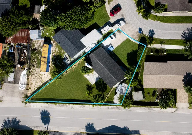 Photo 2 of Single family home for sale at 1545 South 24th Ct, Riviera Beach, FL 33404 | MLS# B26044167 | Listing updated on 2026-09-23