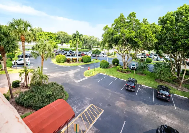 5th image of 3930 Inverrary Blvd #303, Lauderhill, FL 33319 | MLS# B26044377