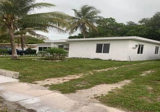 2nd image of 809 Ne 140th St, North Miami, FL 33161 | MLS# A12041899