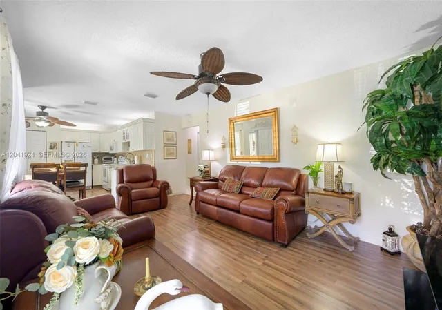 4th image of 906 Sw 8Th Ave, Hallandale Beach, FL 33009 | MLS# A12041924