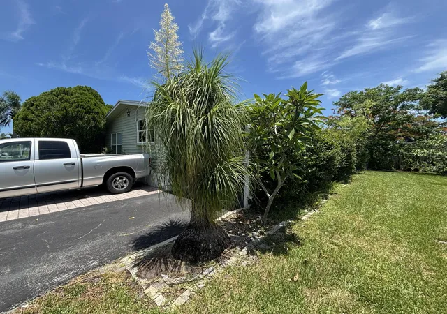 Photo 2 of Manufactured home for sale at 4520 Nw 68th Place, Coconut Creek, FL 33073 | MLS# B26044599 | Listing updated on 2026-10-05