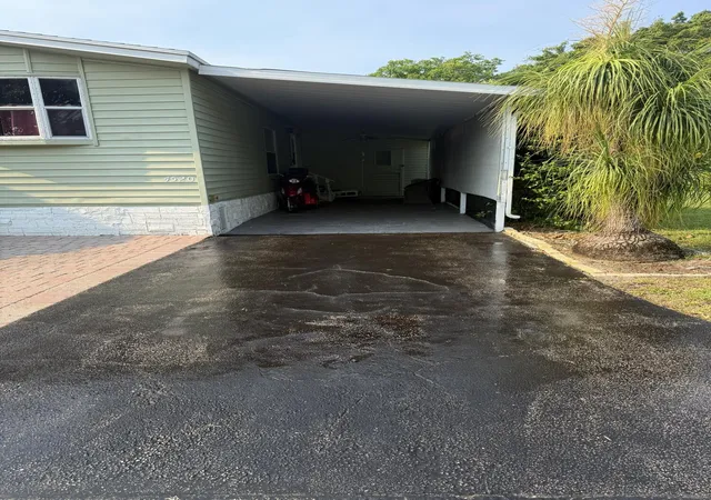 Photo 3 of Manufactured home for sale at 4520 Nw 68th Place, Coconut Creek, FL 33073 | MLS# B26044599 | Listing updated on 2026-10-05