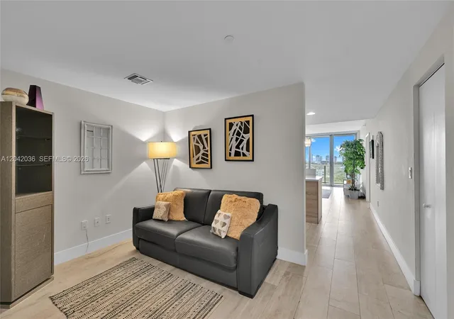 2nd image of 16385 Biscayne Blvd #1020, Aventura, FL 33160 | MLS# A12042036