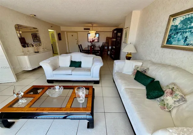 5th image of 210 174Th St #405, Sunny Isles Beach, FL 33160 | MLS# A12041741