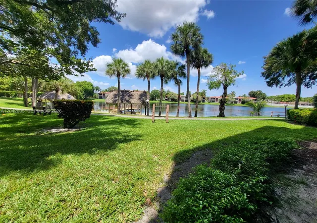 2nd image of 900 Colony Pt Cir, Pembroke Pines, FL 33026