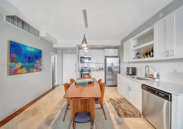 4th image of 5005 Collins Ave #PH02, Miami Beach, FL 33140 | MLS# A12035262