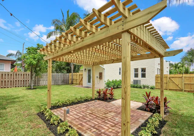 28th image of 842 Selkirk St, West Palm Beach, FL 33405 | MLS# B26044648