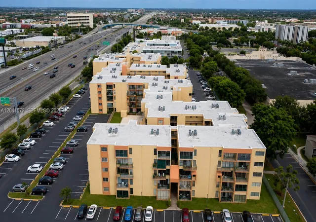 17th image of 1975 W 44th Pl #310, Hialeah, FL 33012 | MLS# A12041072