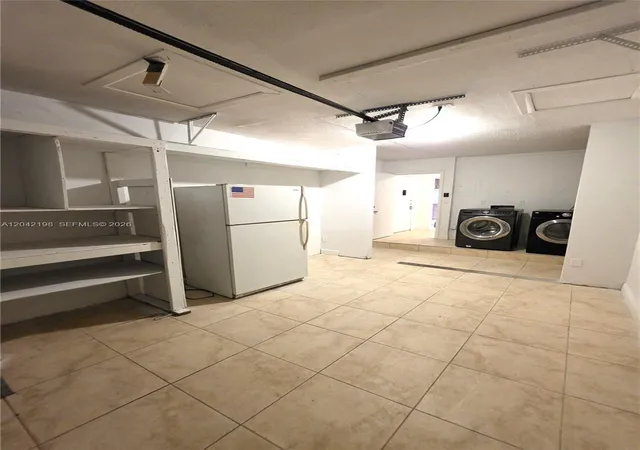 2nd image of 14237 SW 94th Cir Ln, Miami, FL 33186