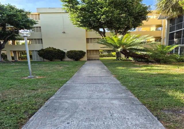 Homes for sale in Miami, FL | 942 Ne 199Th St #4G, Miami, FL 33179 | MLS# A12042231