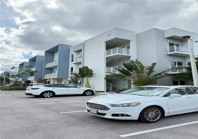 4th image of 610 Ne 2Nd St #205, Dania, FL 33004 | MLS# A12038736