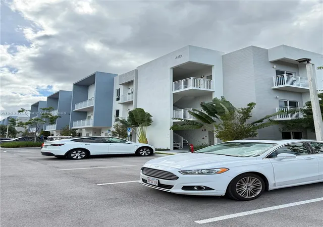 4th image of 610 Ne 2Nd St #301, Dania, FL 33004 | MLS# A12038739