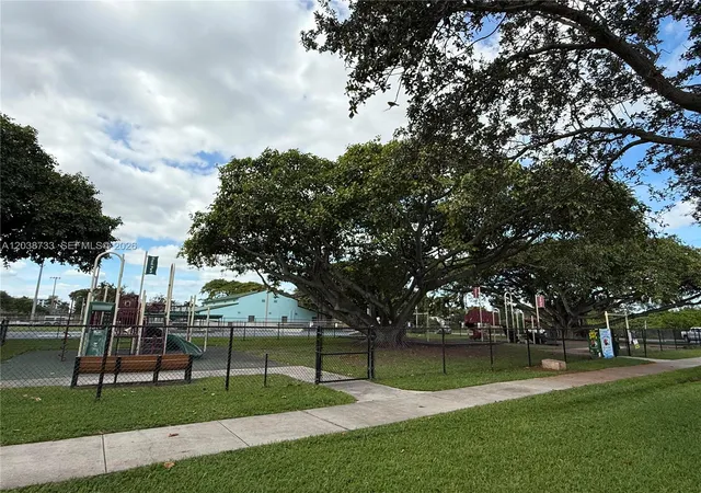 3rd image of 610 Ne 2Nd St, Dania Beach, FL 33004