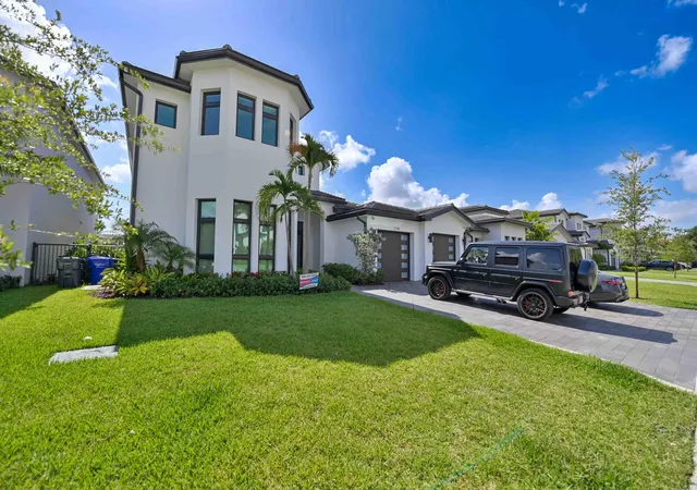 Photo 2 of Single family home for sale at 5746 Ashwood Cir W, Fort Lauderdale, FL 33312 | MLS# B26044869 | Listing updated on 2026-10-02