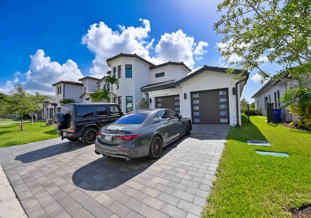 Photo 3 of Single family home for sale at 5746 Ashwood Cir W, Fort Lauderdale, FL 33312 | MLS# B26044869 | Listing updated on 2026-10-02