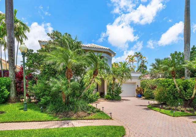 Homes for sale in Boca Raton, FL | 17069 Royal Cove Wy, Boca Raton, FL 33496 | MLS# B26044919