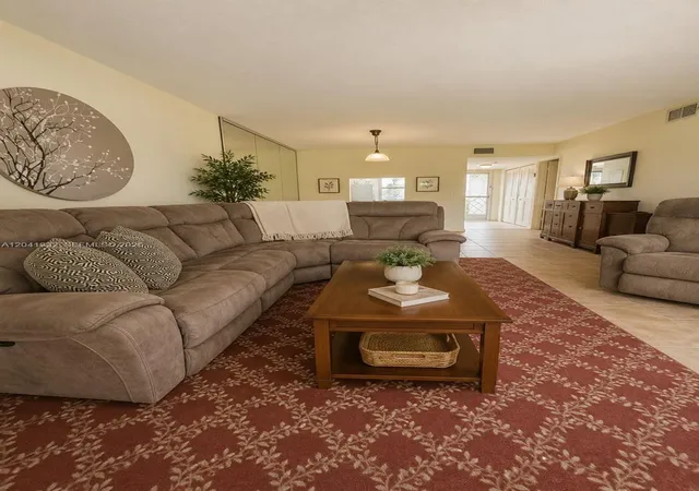 2nd image of 20 Abbey Ln #101, Delray Beach, FL 33446 | MLS# A12041332
