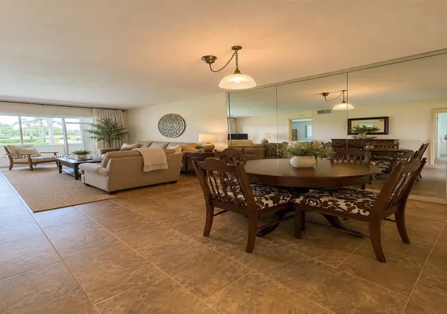 4th image of 20 Abbey Ln #101, Delray Beach, FL 33446 | MLS# A12041332