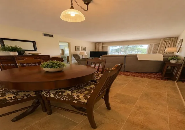 5th image of 20 Abbey Ln #101, Delray Beach, FL 33446 | MLS# A12041332