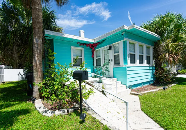1st image of 305 N Lakeside Dr, Lake Worth Beach, FL 33460 | MLS# B26045001