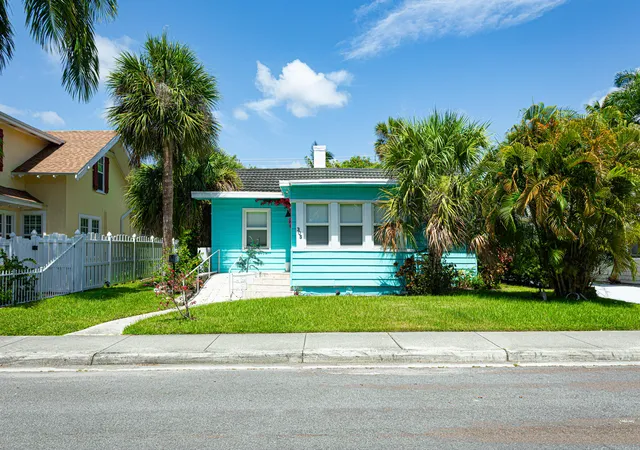 2nd image of 305 N Lakeside Dr, Lake Worth Beach, FL 33460 | MLS# B26045001