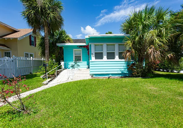 30th image of 305 N Lakeside Dr, Lake Worth Beach, FL 33460 | MLS# B26045001
