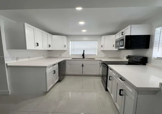 2nd image of 2850 Nw 7th St, Fort Lauderdale, FL 33311 | MLS# A12042768
