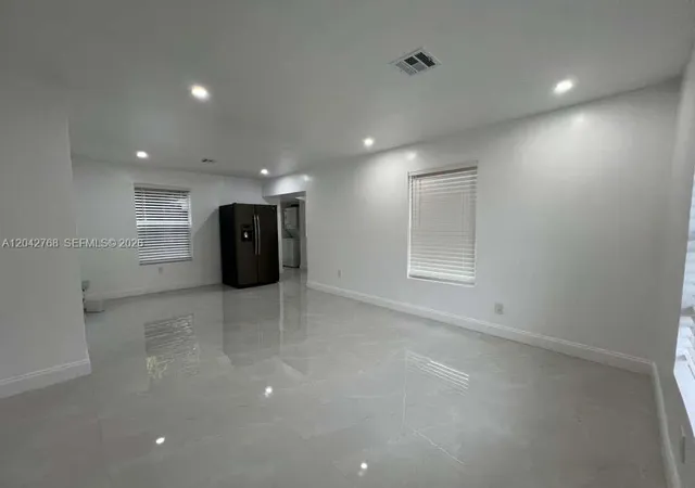 5th image of 2850 Nw 7Th St, Fort Lauderdale, FL 33311 | MLS# A12042768