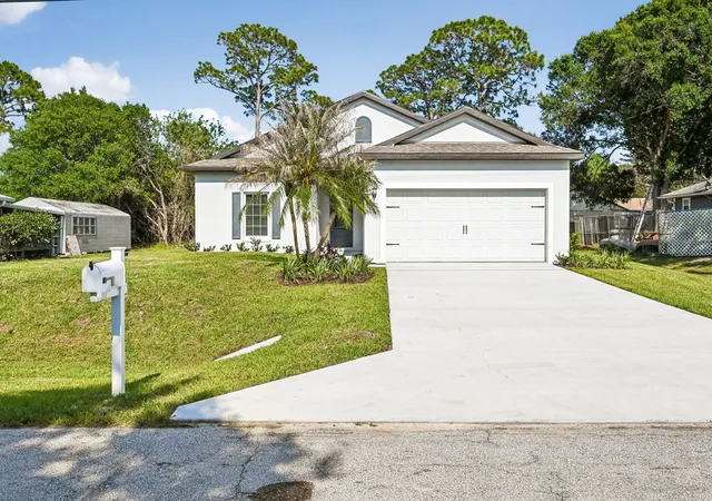 Photo 1 of Single family home for sale at 6010 Hickory Dr, Fort Pierce, FL 34982 | MLS# B26045036 | Listing updated on 2026-10-01